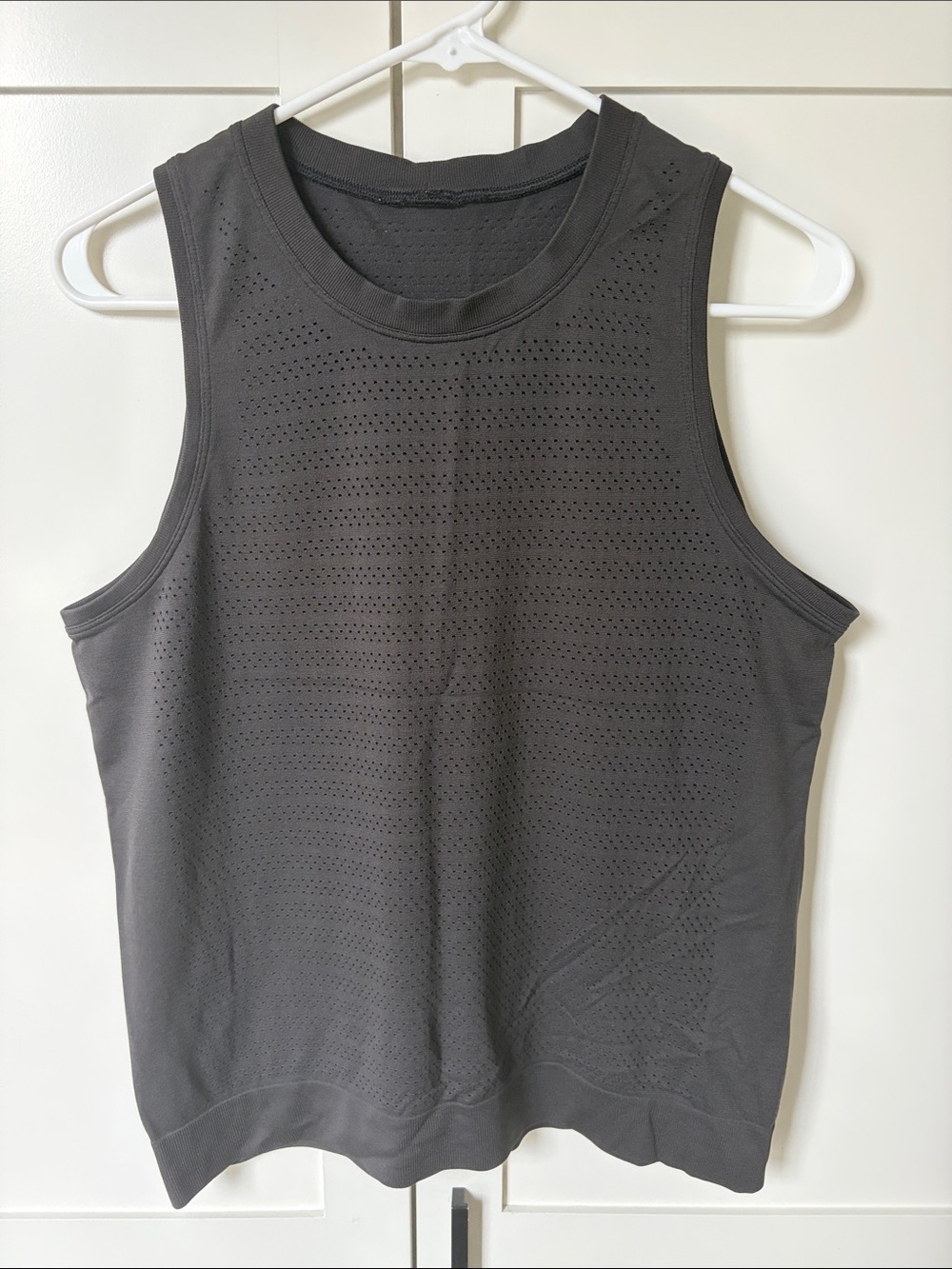 W’s Lululemon Perforated Sleeveless Tank Top